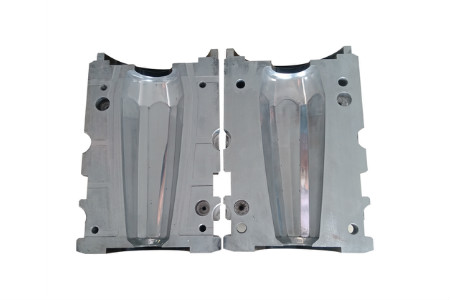 旋轉(zhuǎn)式和直線式吹瓶機(jī)的對(duì)比